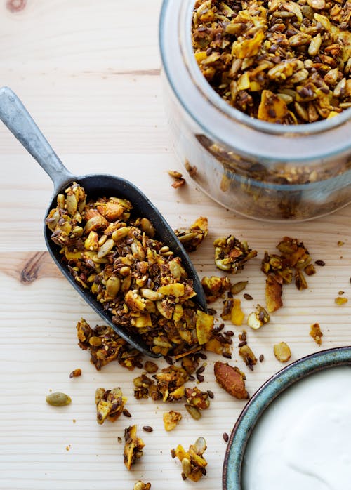 Golden low carb granola