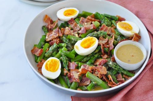 Asparagus, egg and bacon salad